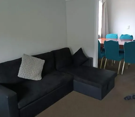 Served 3-bedroom House A Including 5 Double Beds, 1 Single Bed, And 2 King Sofa Beds Vakantiehuis