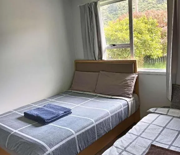 Served 3-bedroom House A Including 5 Double Beds, 1 Single Bed, And 2 King Sofa Beds *