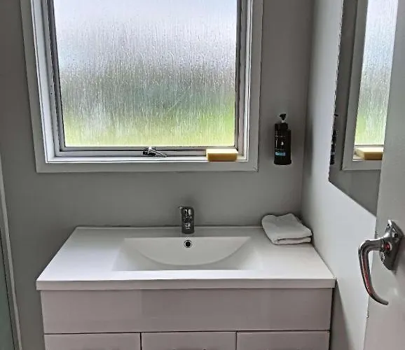 Served 3-bedroom House A Including 5 Double Beds, 1 Single Bed, And 2 King Sofa Beds Rotorua
