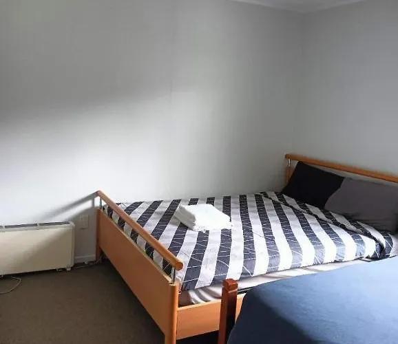 Served 3-bedroom House A Including 5 Double Beds, 1 Single Bed, And 2 King Sofa Beds
